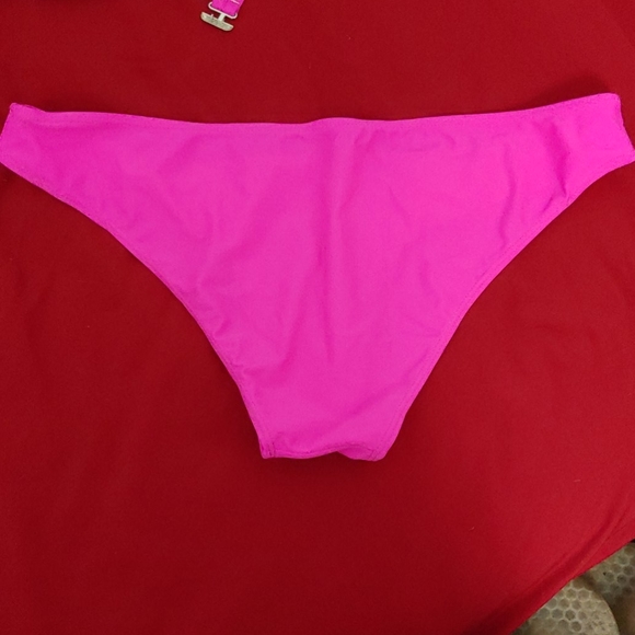 Bikini - Picture 3 of 5